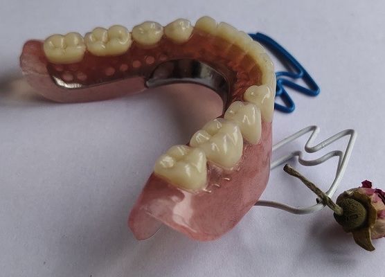 กรอก Straumann ISO13485 Implant Overdenture